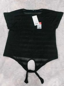 🚨BRAND New Black Tie-Front Top🚨