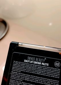 Swiss Beauty Highlighter/ Bronzer/ Compact