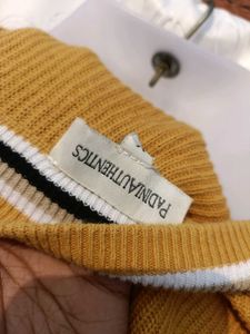 Vintage V-Neck Sweater 💛