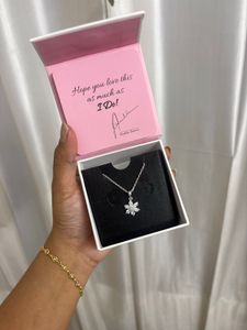 Silver Flowery Snowflake Pendant With Link Chain