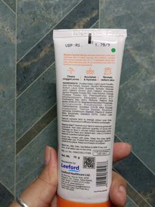 Meglow Apricot Scrub