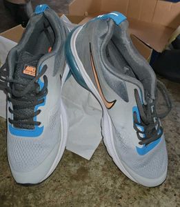 SPORTS SHOES