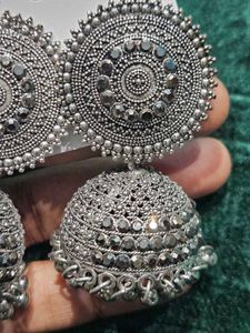 2 Jhumkis