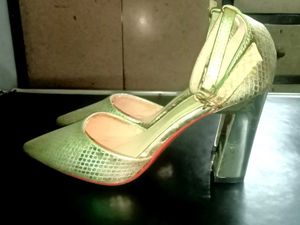 Elegant Golden Pointed Heels