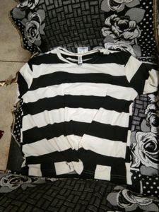 New Black And White Top