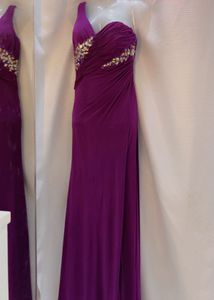 Elegant Evening purple one shoulder Gown