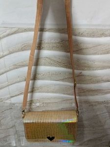 I&#39;m Selling A Sling Bag It Has Reflective Patten
