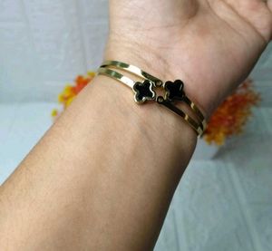 Clover Charm Bangle