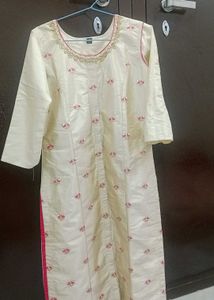 Elegant Embroidered Kurti