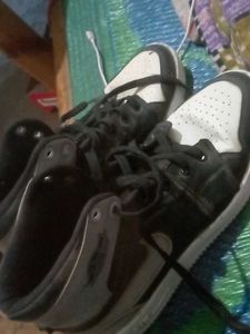 Cool Black &amp; White Sneakers