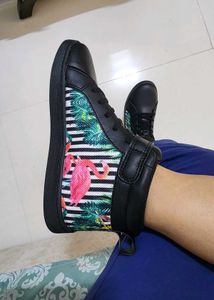 KazarMax Pretty Swan Sneakers