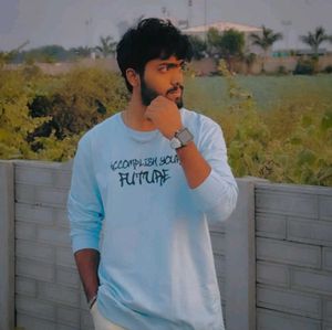 Stylish Graphic Print T-Shirt