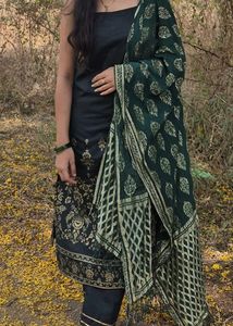 Elegant Black &amp; Green Salwar Suit