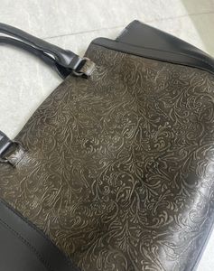 thia black leather handbag