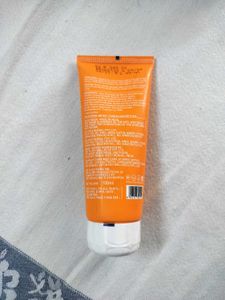 Dot &amp; Key Mango Detan Face Wash