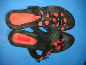 Black Juthi And Flat Slippers (Combo)