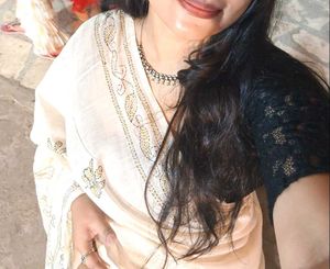 Classy Off-White Bengali  Saree (women&#39;s)