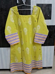 Set of 4 Women&#39;s Kurtis
