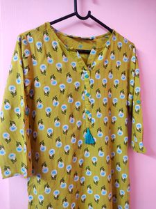 Lemon Green Avaasa Kurta With Gold Gilt Design