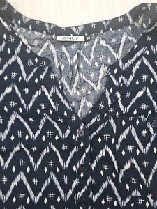 Patterned V-Neck Top