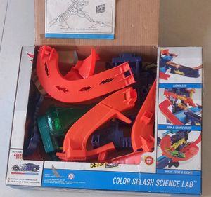 Hot Wheels Color Splash Science Lab Playset