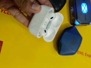 pack of 4 gaming earbuds all are perfect peace