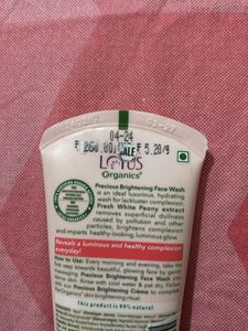 Lotus Precious Brightening Face Wash