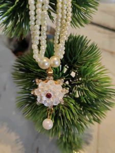 Pearl Necklace with Floral Pendant