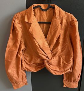 Chic Twisted Front Crop Top