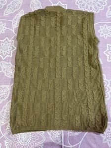 Women Without Sleeve Cardigan