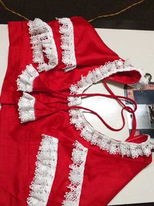 hand met red and white colour