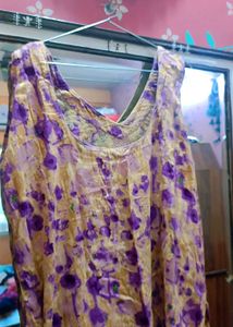 Light Voilet Embroidered Sleeveless Kurti