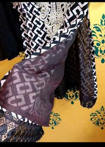 Pakistani Patch Work Suit🖤🤍