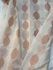 ✨ Ivory Elegance–Soft Banarasi Fabric Peach Zari