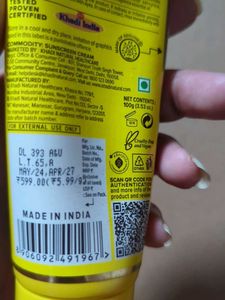 VITAMIN C + HYDRONIC ACID SUNSCREEN