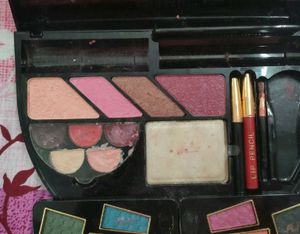 💅Handy And Travel Friendly Make Up Set💅