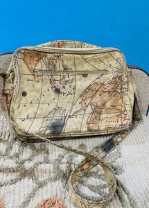 🌍 Vintage Map-Print Messenger Bag – Stylish & Spa