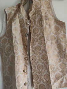 Gold Baroque Patterned Vest For 500 Coins