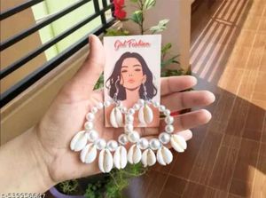 Shell & Pearl Earrings