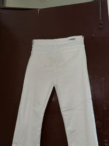 White straight leg jeans😍