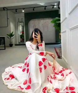 Elegant White Heart Print Kurta Set