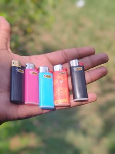 Selling bic lighter lot of 5