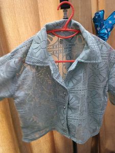 Women&#39;s Cropped Lace Button Down