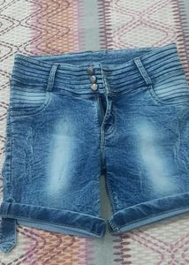 Women Shorts nd Capri