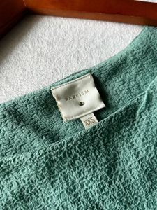 🍀Rareism Textured Green top - Xxs/35”
