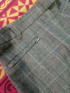 British Woman&#39;s Grey And White Plaid Trousers
