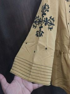 PlusS Mustard Top