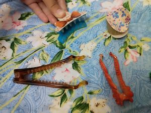 mala,2New Face Mask,Brush,Bracelet,NewPurse,Cluter