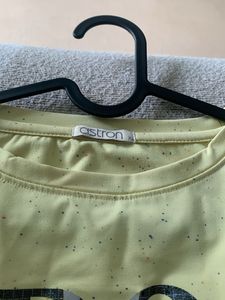 Fixed price, 3/4 sleeves, yellow T-shirt
