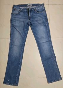 Combo: 2 Stylish Wrangler Jeans + 1 Shorts
